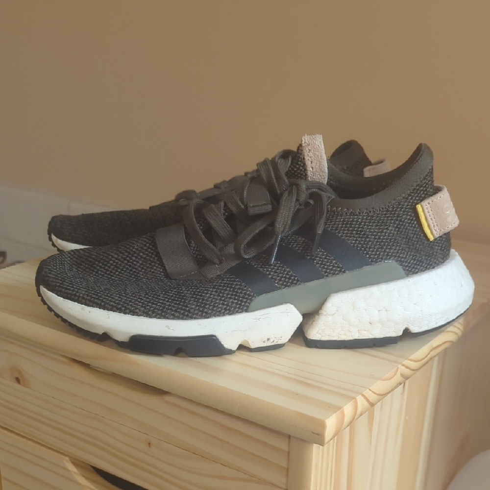 Adidas Men's Black and White Sneakers